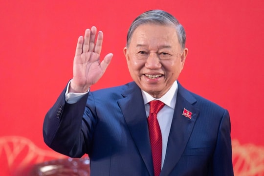VỮNG BƯỚC DƯỚI CỜ ĐẢNG