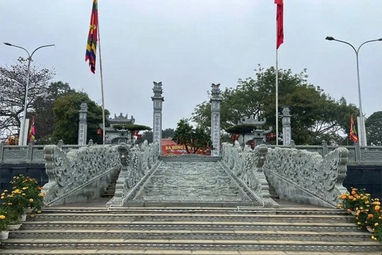 Bên ngã ba sông Mã – sông Lèn, có một không gian tín ngưỡng vô cùng đặc biệt của Thanh Hóa