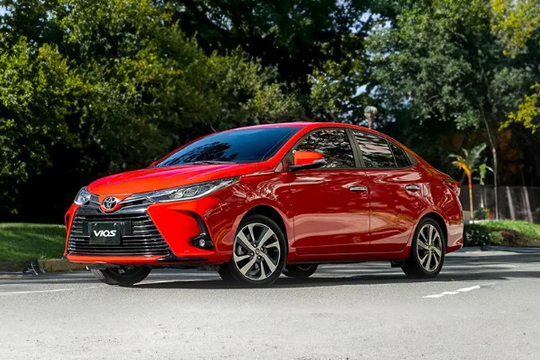 Toyota tung ưu đãi khủng cuối năm, có mẫu giảm gần 200 triệu: Thời điểm "vàng" cho khách hàng Việt