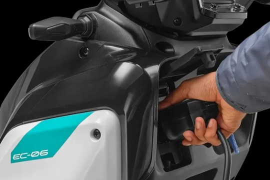 Quên nỗi lo sạc pin, xe điện Yamaha mới đi gần 170 km/lần nhưng giá chỉ ngang xe ga quốc dân
