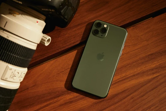 iPhone ba camera cao cấp nay chỉ hơn 5 triệu, chụp ảnh đẹp và màn OLED vẫn rất đáng tiền