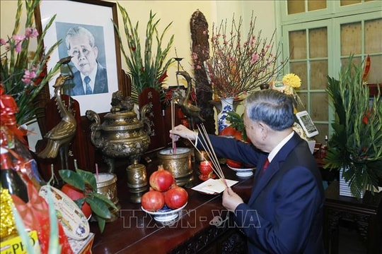 Tổng Bí thư Tô Lâm thắp hương tưởng nhớ các đồng chí lãnh đạo Đảng, Nhà nước