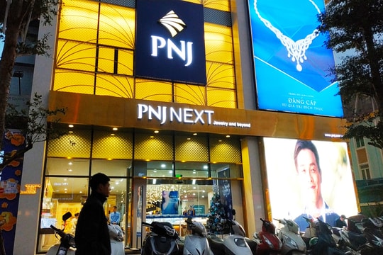 Sức nóng trên thị trường vàng đang giúp PNJ hưởng lợi lớn, dư địa tăng giá cổ phiếu lên tới 20%
