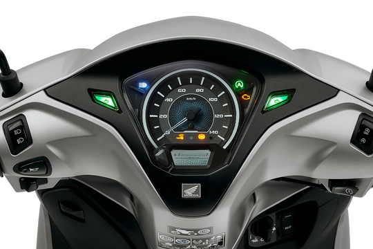 Cầm lái mẫu xe ga "quốc dân" với cốp siêu rộng, chạy đầm đúng chất Honda