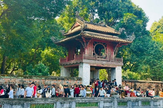 Đón 1,34 triệu lượt khách, du lịch Hà Nội “bùng nổ” dịp Tết Bính Ngọ 2026