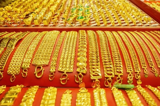 Thị trường kim loại quý hôm nay 23/2: Giá vàng tăng mạnh sau Tết, bạc phân hóa