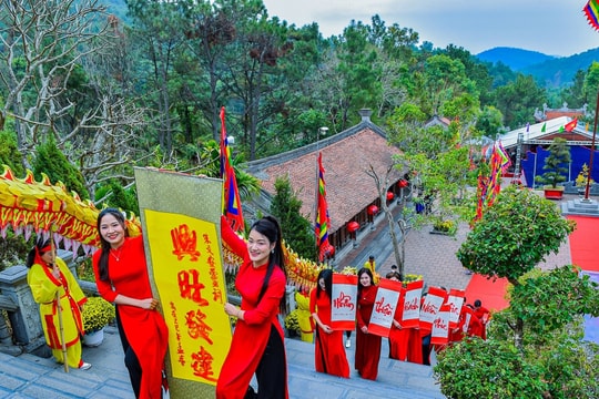 Hải Phòng giữ tục xin chữ "son" đầu xuân, là nét riêng ít nơi có
