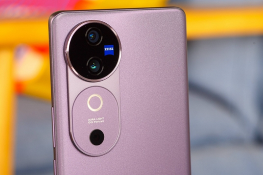 Điện thoại Android gần 12 triệu gây chú ý đầu 2026: Màn 120Hz, camera 50MP và pin hơn 5.000mAh