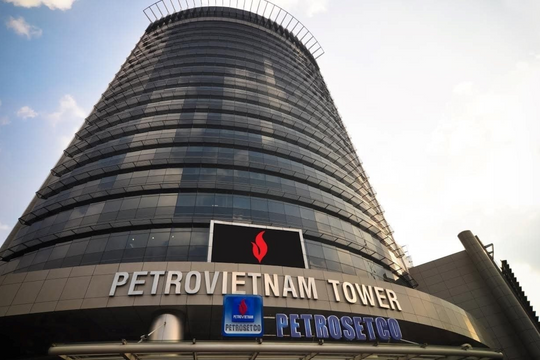 Loạt động thái liên tiếp của Petrosetco (PET) sau thương vụ thâu tóm từ nhóm nhà đầu tư bí ẩn