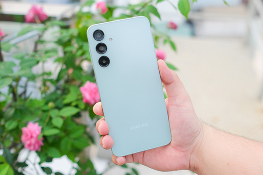 Smartphone Samsung dưới 5 triệu gây bất ngờ với camera OIS và màn 90Hz: Trang bị "ăn đứt" nhiều đối thủ cùng tầm giá