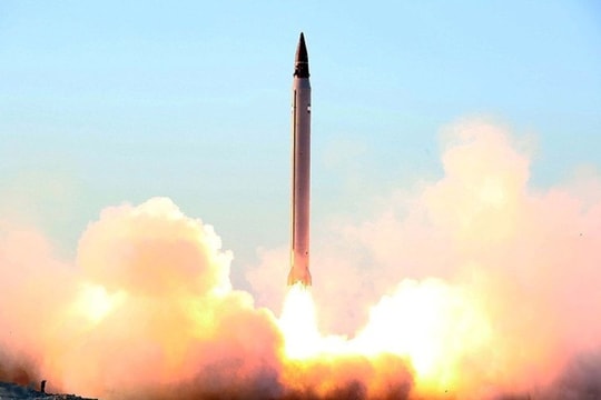 Tên lửa của Iran có tầm bắn 2.000 km, tốc độ đạt siêu thanh và cực kỳ khó đánh chặn