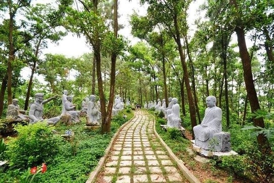 Ít người biết ở Hải Phòng có vườn tượng La Hán đá nguyên khối và tượng Quan Âm nặng tới 1 tấn
