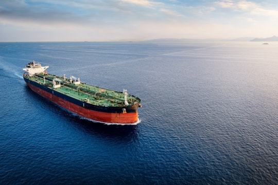 Căng thẳng Mỹ – Iran đẩy giá dầu Brent tăng vọt, kịch bản 100 USD không còn xa?