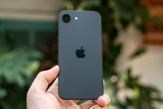 Một chiếc iPhone mạnh hơn iPhone 15 nhưng giá lại rẻ hơn đáng kể