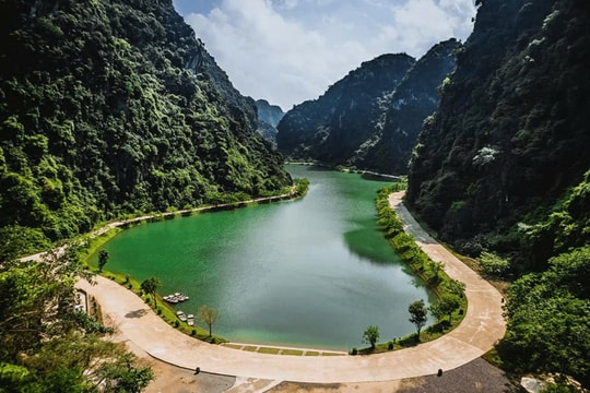 Giữa núi đá Ninh Bình có một “Tuyệt Tình Cốc” đẹp như trong phim kiếm hiệp