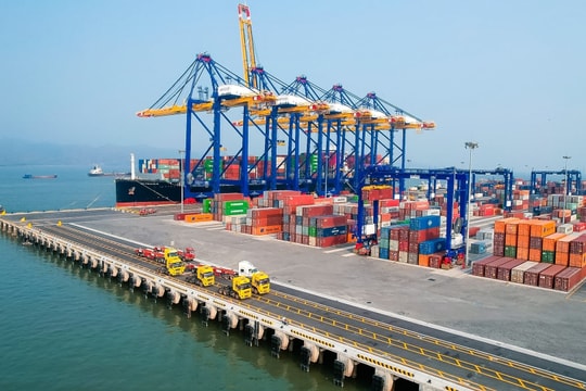 Ngành cảng biển giữ đà tăng, cuộc đua thị phần thêm nóng