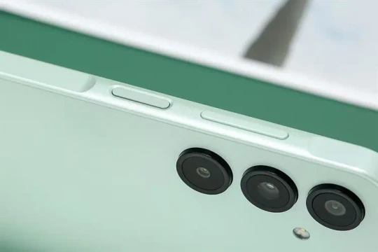 Chiếc điện thoại Samsung gây sốt với giá chỉ hơn 3 triệu: Thiết kế sang, màn AMOLED, pin 5.000mAh