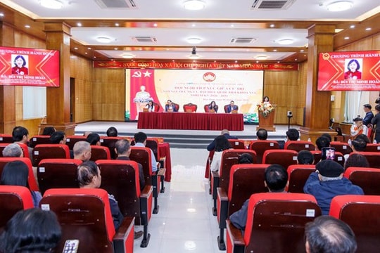 Chủ tịch Uỷ ban Trung ương MTTQ Việt Nam Bùi Thị Minh Hoài tiếp xúc cử tri tỉnh Phú Thọ