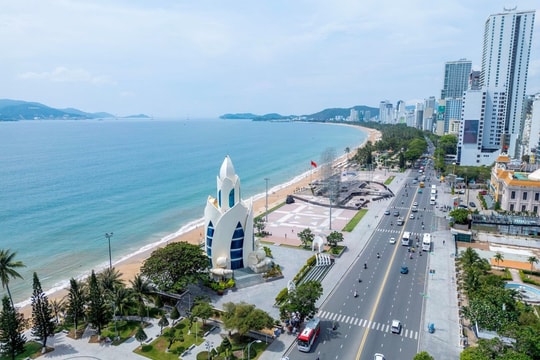 Khánh Hòa xuất hiện một khu vực trải dài hơn 105 km ven biển và có thể đón gần 10 triệu khách mỗi năm