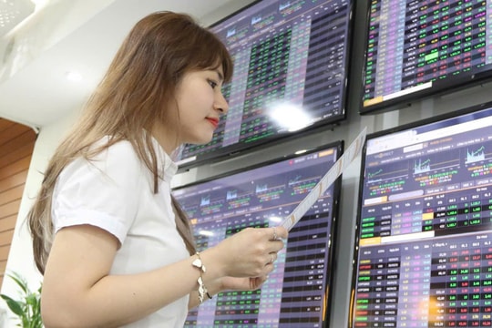 Thanh khoản hạ nhiệt, sắc đỏ chiếm ưu thế phiên sáng cuối tuần