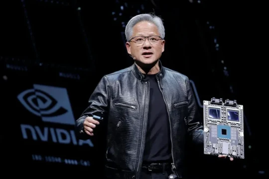 CEO Nvidia vẫn nhận thưởng khổng lồ nhờ doanh thu kỷ lục