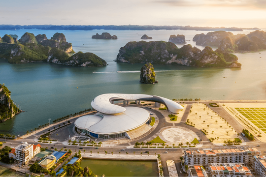 Quảng Ninh đang tận dụng triệt để lợi thế có hơn 2.000 hòn đảo và 250 km bờ biển để phát triển