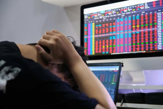 Chứng khoán sáng đầu tuần lập kỷ lục, la liệt cổ phiếu nằm sàn
