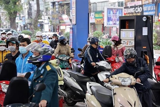 Giá xăng tăng cao, Hà Nội xuất hiện nhiều diễn biến đáng chú ý