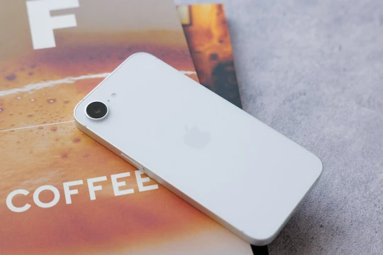 iPhone 17e vừa ra mắt, iPhone đời trước giảm giá mạnh: Giá chỉ hơn 12 triệu, nhiều nơi cháy hàng