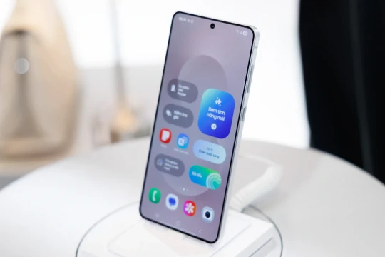 Điện thoại Samsung siêu mỏng nay giảm sâu gần chục triệu: Đối thủ đáng gờm của iPhone Air