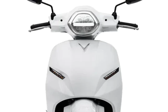 Một ngày cầm lái mẫu xe điện VinFast Klara Neo: Thiết kế thanh lịch, vận hành êm ái, đi hơn 100km