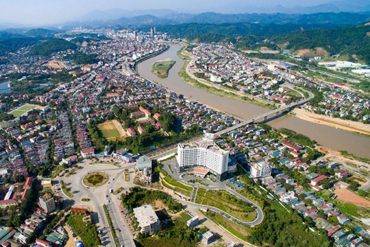 Lào Cai đón hơn 2,4 triệu du khách chỉ trong 2 tháng, du lịch mang về gần 8.800 tỷ đồng