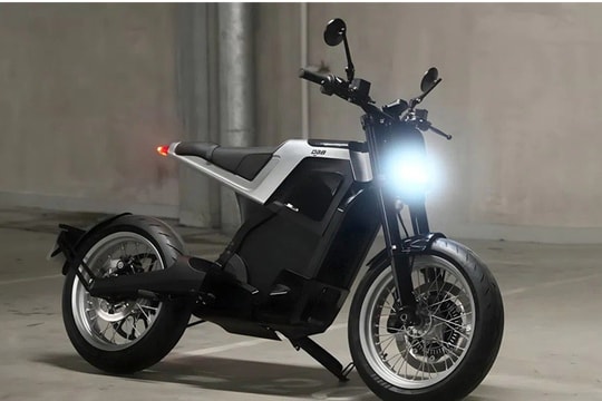 Hé lộ chiếc mô tô điện phong cách supermoto chạy tới 150km/lần sạc, tốc độ lên tới 120km/h