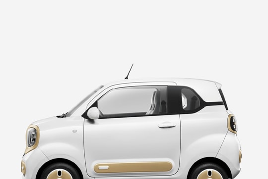 Mẫu ô tô điện mini rẻ nhất thị trường, giá từ 199 triệu: Đi khoảng 170 km/lần sạc, tốc độ tối đa 100 km/h
