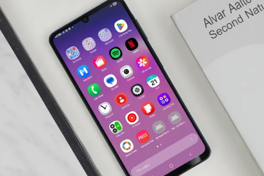Điện thoại Samsung giá chỉ hơn 2 triệu: Màn 90Hz, camera 50MP và pin 5.000mAh