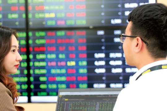 Chứng khoán phiên đầu tuần phân hóa, cổ phiếu vừa và nhỏ hút mạnh dòng tiền