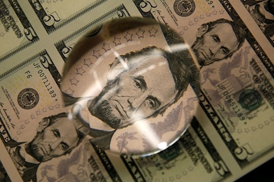 Tỷ giá USD hôm nay 17/3: Đồng USD quay đầu giảm