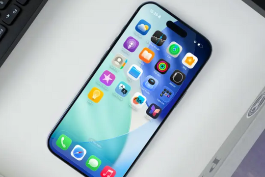 Mẫu iPhone camera 1 mắt "mất giá" nhanh nhất lịch sử: Siêu mỏng - siêu nhẹ