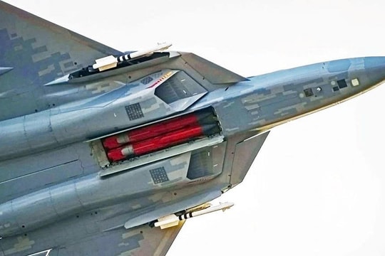 Tiêm kích đạt tốc độ hơn 2.100 km/h, mang 10 tấn vũ khí, phát hiện mục tiêu từ 400 km