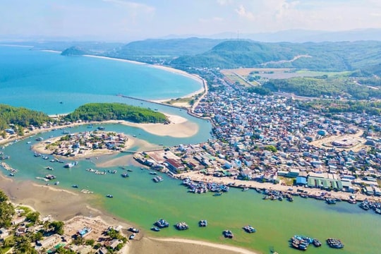 Đô thị ven biển rộng gần 50 km², nằm cực Nam của Quảng Ngãi bắt đầu lộ diện, du lịch và hạ tầng cùng hội tụ