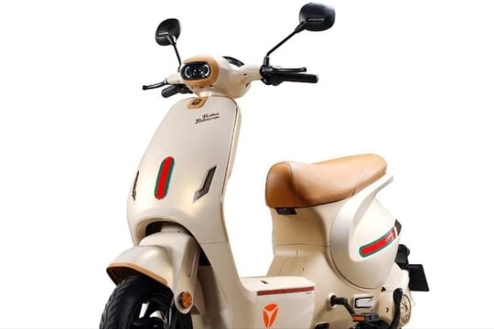 Trải nghiệm “mini Vespa” giá 14,59 triệu đồng: Xe điện nhỏ xinh cho học sinh Gen Z