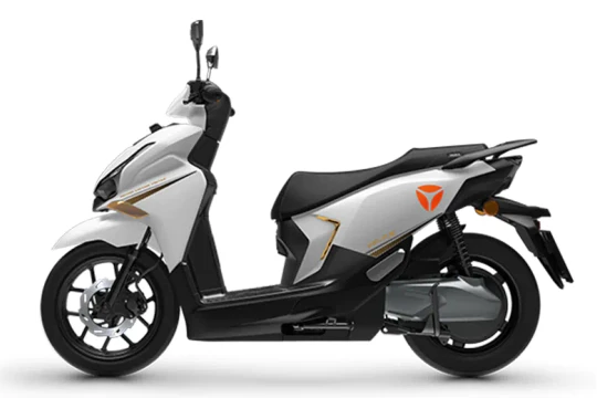 Mẫu xe máy được ví như "Honda Air Blade chạy điện" đi tới 173km/lần sạc, tăng tốc gần 100km/h