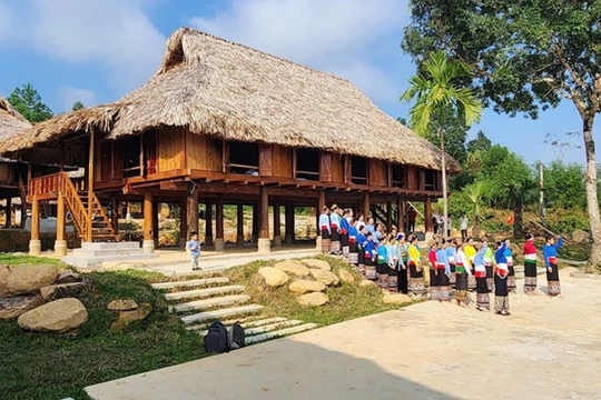 "Vùng đất của người Thái" tại Thanh Hóa đang được đánh thức tiềm năng du lịch từ nhà sàn, cơm lam và điệu xòe độc đáo