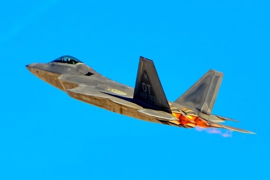 Tiêm kích siêu tàng hình, sở hữu tốc độ hơn 2.400 km/h, trang bị kho tên lửa cực tối tân