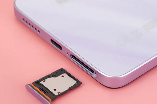 Smartphone Xiaomi giá rẻ được ví như "bản sao" iPhone 16 Pro Max: Màn AMOLED lớn, sạc siêu nhanh