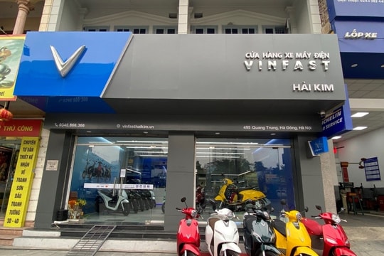 Giá xăng được điều chỉnh giảm, sức hút của xe điện VinFast vẫn tăng mạnh