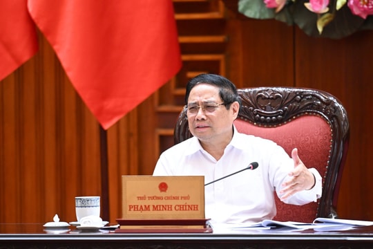 Thủ tướng: Không để thiếu nguồn cung xăng dầu; khẩn trương xây dựng kho dự trữ chiến lược