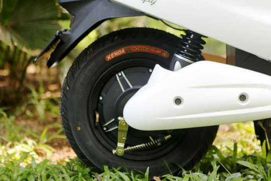 Xe điện nhỏ gọn, thiết kế nữ tính: Giá chỉ 17 triệu, đi 80km/lần sạc