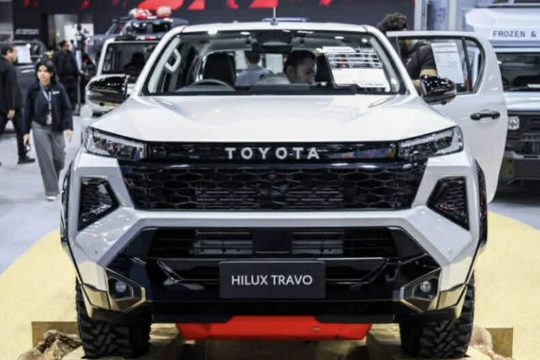 Toyota Hilux 2026 ra mắt phiên bản xe điện: Giá chỉ từ 600 triệu, cạnh tranh trực tiếp với loạt xe xăng