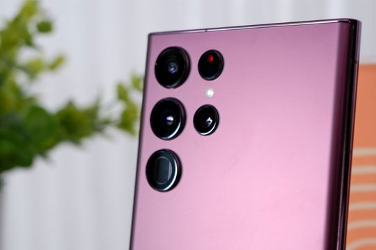 Mẫu điện thoại từng "làm mưa làm gió" nay giá chưa tới 10 triệu: Camera zoom 10x cực "ăn tiền"